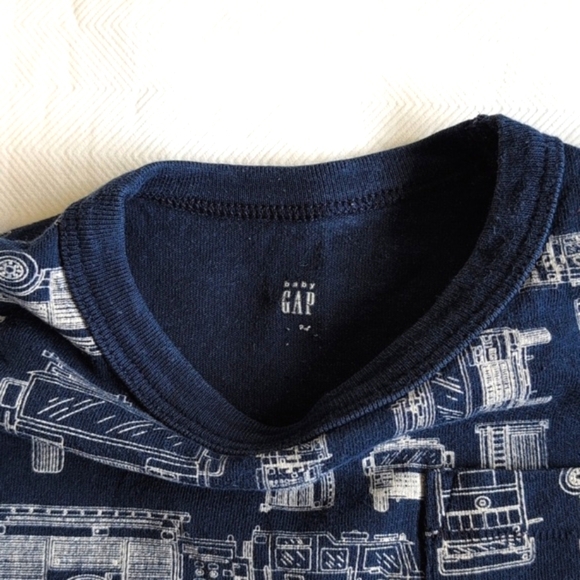 babyGap navy blue firetruck cotton pocket long sleeve shirt 18-24 months baby - Picture 4 of 6